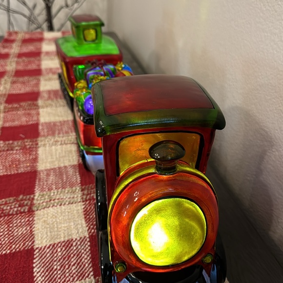 Vintage styled battery operated LED Holiday Train! Comes with original box! - Picture 6 of 8